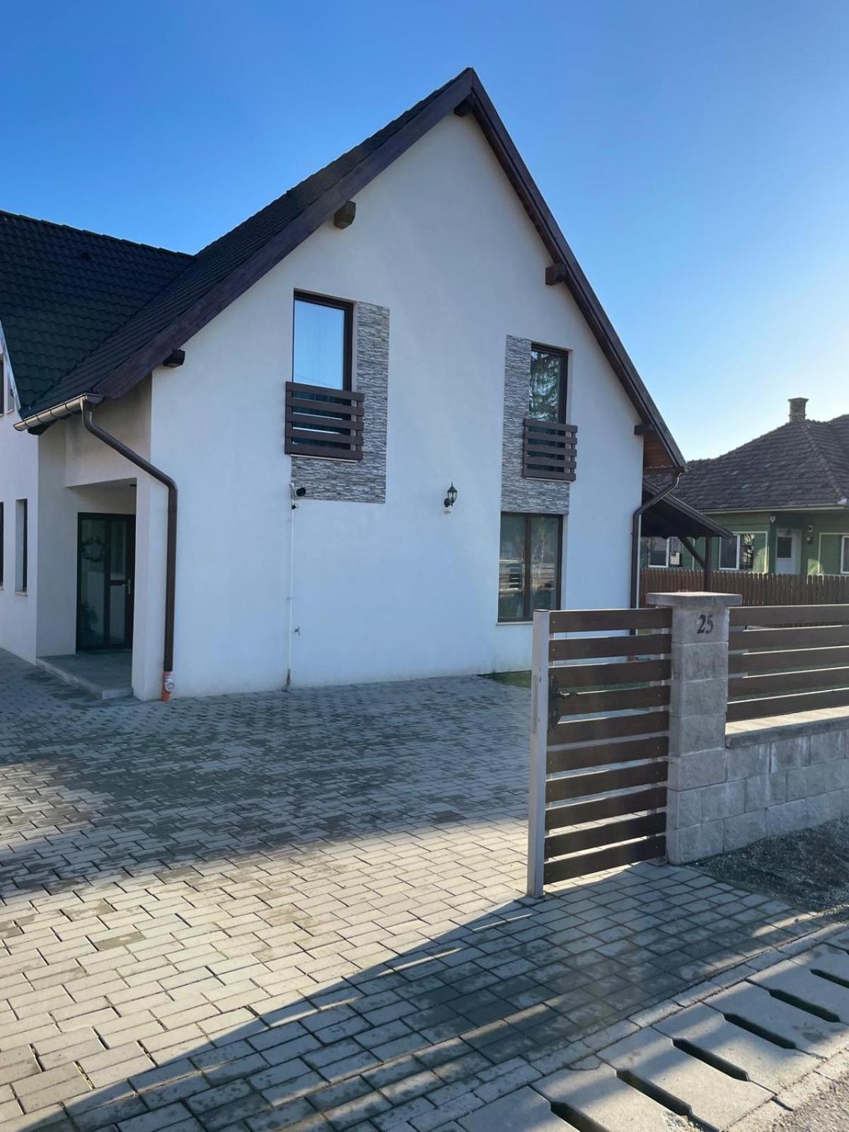 Fenyo Apartman House Ii. Одореу Секуеш Екстериор снимка